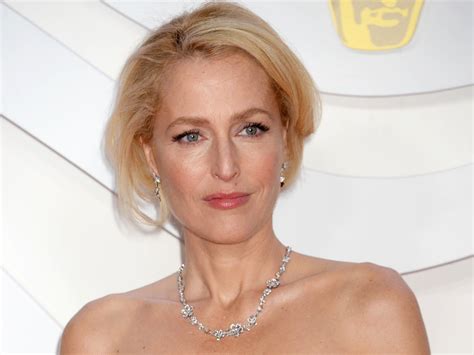 gillian anderson lied about her age to get the x files role the