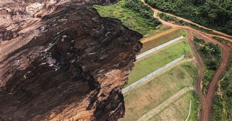 Brazil Dam Collapse 40 Dead Hundreds Missing Near Brumadinho