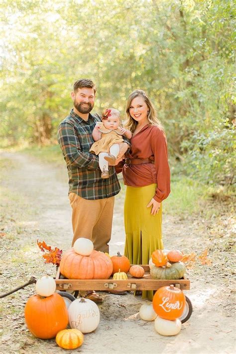 fall outfit inspiration  family pictures houston photographer fall family picture outfits