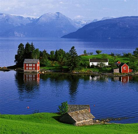 schlechter faktor dramatisch auf dem kopf von fjord im westen norwegens