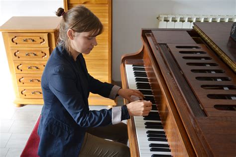 professeur de piano  wwwecoledemusique feursfr