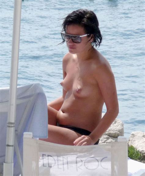 Lily Allen Topless In Cannes Picture 2009 6 Original Lily Allen