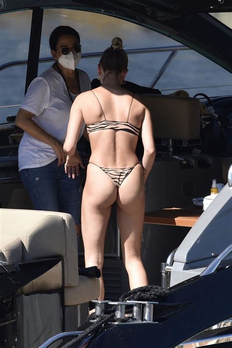 Hailey Baldwin Bieber S Sexy Ass In Bikini And Tight