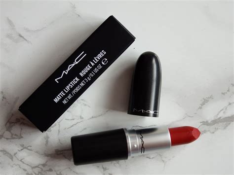 busy brunette mac chili lipstick review