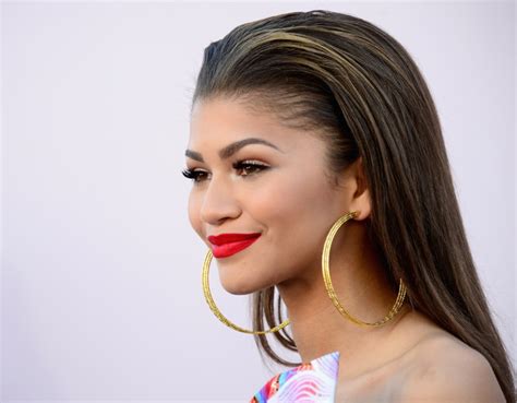 zendaya height weight age bio body stats net worth and wiki