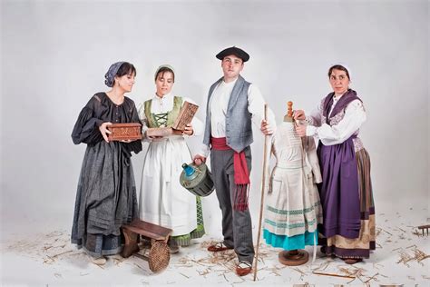 traditional spanish outfits  discover spainintheusa