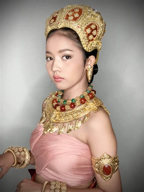 🇰🇭 Beautiful Cambodian Lady In Ancient Costume Of Angkor Empire 🇰🇭