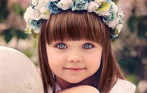 russa de 6 anos está sendo chamada de a menina mais linda do mundo