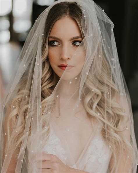 18 romantic wedding photo ideas to take with your bridal veil page 2