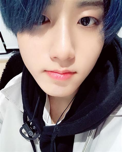 stray kids  instagram jisung blue hair