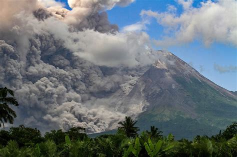Indonesias Merapi Volcano Erupts Spews Hot Cloud