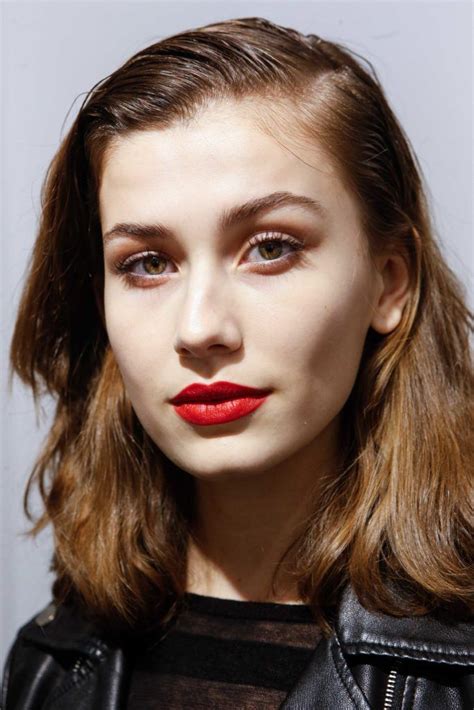 less is more 34 ways to wear lowlights for brown hair
