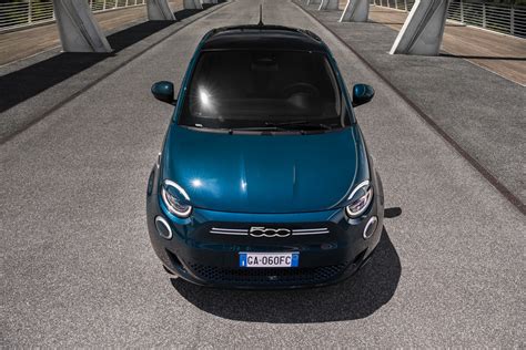 Fiat S New Electric 500 Hatchback Debuts In Special La Prima Edition