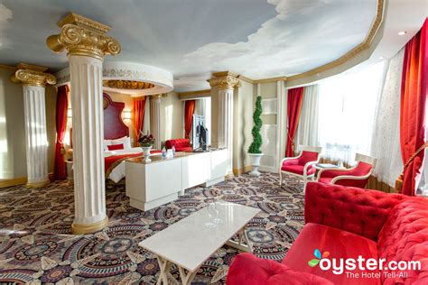 Fantasyland Hotel And Resort The Roman Themed Room At The