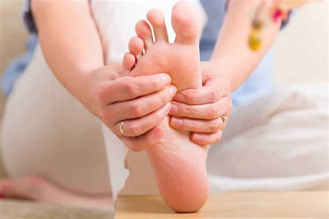 this 5 minute foot massage relieves cold and flu symptoms