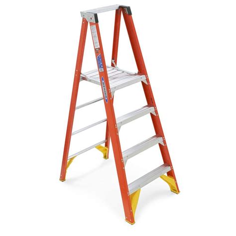 werner  ft reach fiberglass platform step ladder   lb load