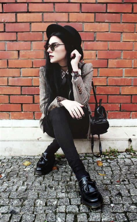 cool ways  rock dr martens boots fashion  martens outfit grunge fashion