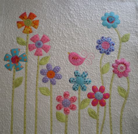flower garden pillow tutorial flower quilts applique quilting