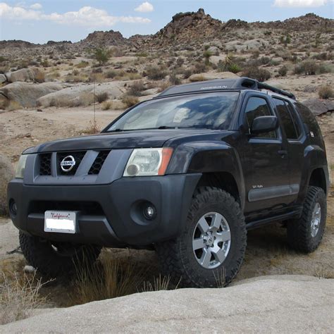 nissan xterra   rock sliders white knuckle  road products