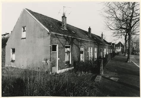 leidschendam woningen aan de veursestraatweg foto nederland koningin