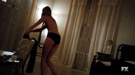 riley voelkel nue dans american horror story