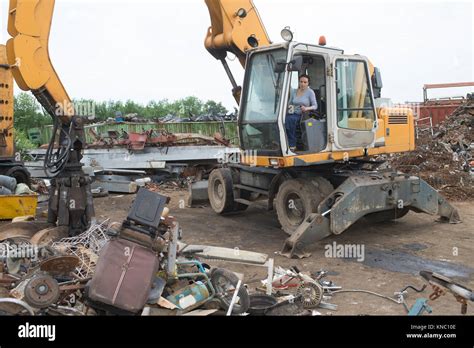 magnetic crane  res stock photography  images alamy