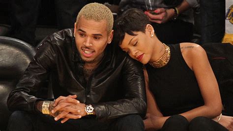 Rihanna Wants To Get Together With Chris Brown Her Reason