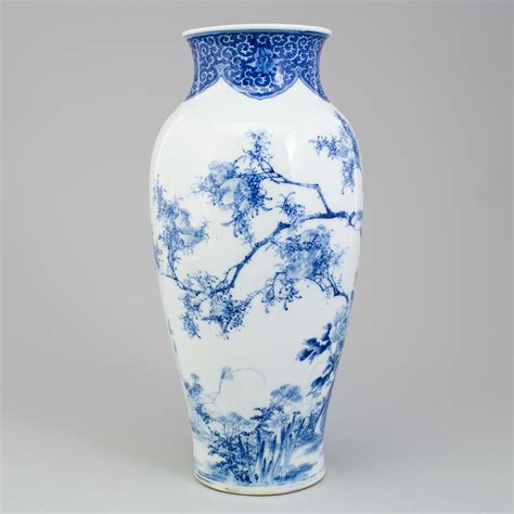 blue  white japanese vase early  century bukowskis