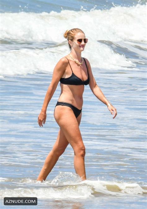 huntington whiteley shows off her amazing beach body in a