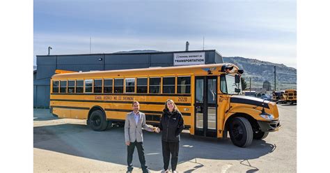 ic bus delivers  electric ce school buses  canada