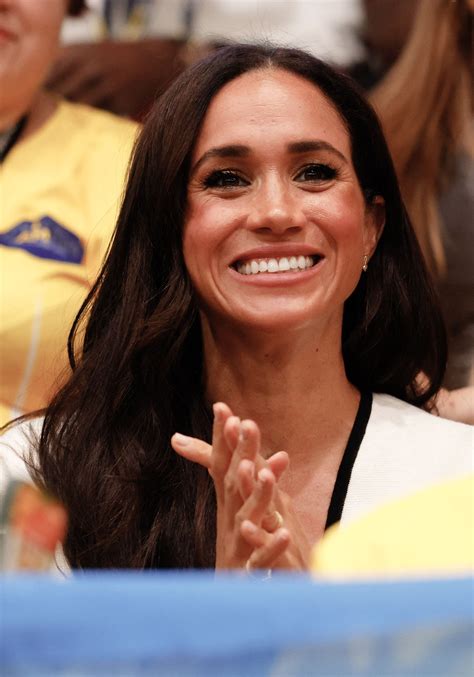 duchess meghan s suits co star shares never before seen pics of her
