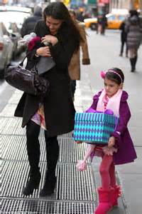 Katie Holmes Trudges Through Freezing New York After