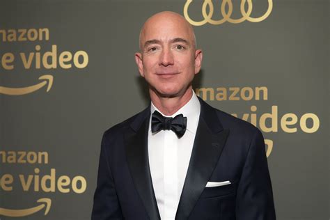 jeff bezos told employees  stepping   ceo