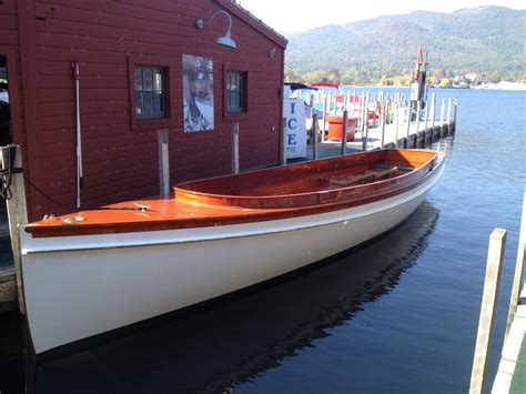 electric boats   cars battery power offers advantages   water