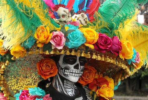 desfile del  de los muertos en la cdmx una tradicion  impuso