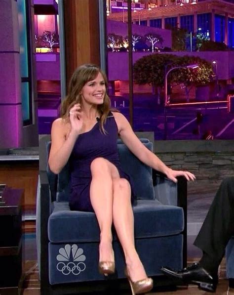 jennifer garner crossed legs women celebrities fashion jennifer garner dresses