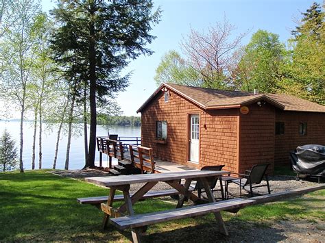 adventures  sightseeing cozy moose lakeside cabin rentals visit maine