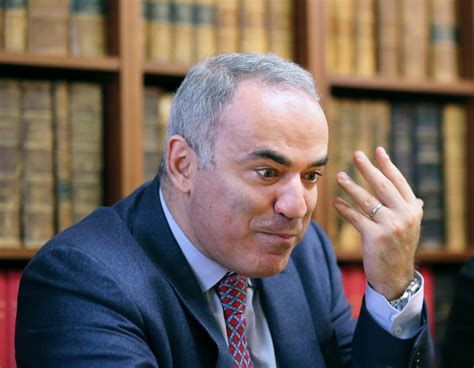 chess master kasparov compares russias  man dictatorship