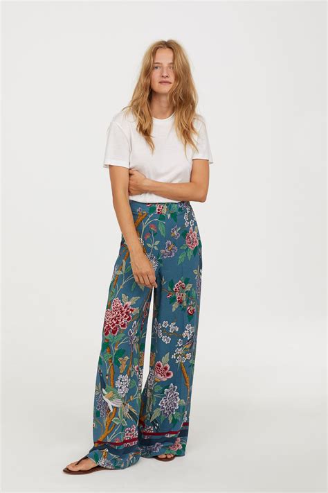 wijde broek mistblauwbloemen dames hm  printed wide leg pants wide leg pants wide