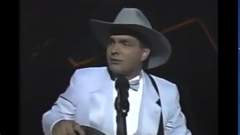 Flashback See Garth Brooks Wow The Cmas With Friends In Low Places