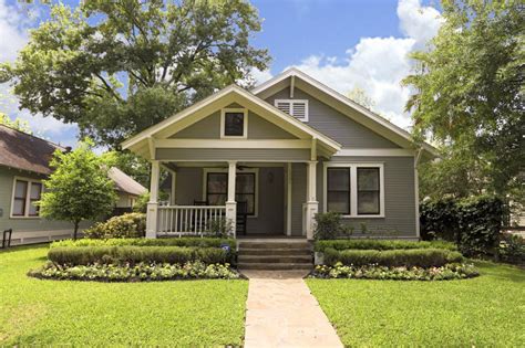 curb appeal   raised bungalow style makeover google search craftsman bungalow exterior