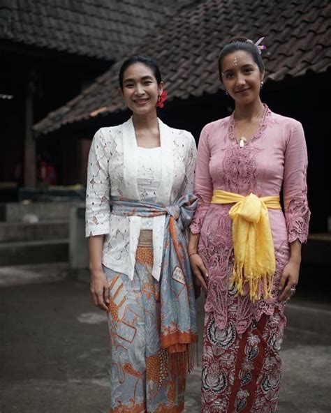 √ 45 Model Kebaya Bali Modern Brokat Modifikasi Anti Norak