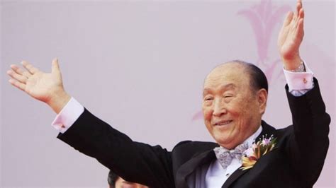 moonies founder sun myung moon dies bbc news