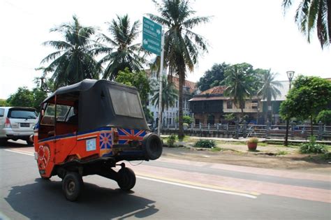 tuk tuk jakarta indonesia jakarta bali transportation   worlds adventure road