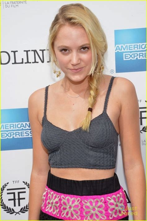 20 Pictures Of Maika Monroe Nayra Gallery