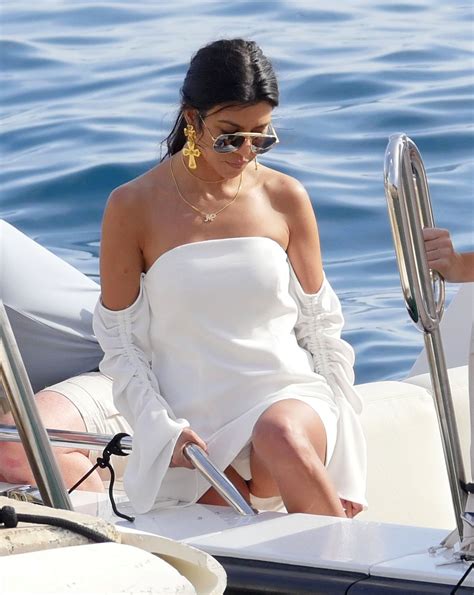 kourtney kardashian upskirt 7 photos thefappening