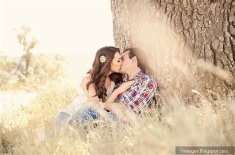 Kiss Cute Lovers Couple Tree Romance