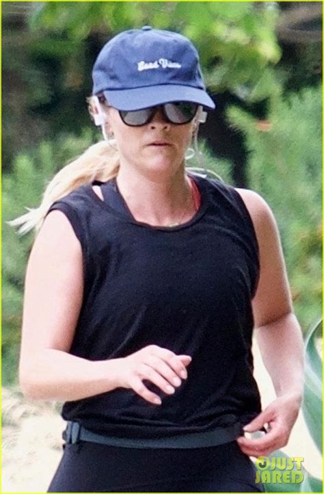 Reese Witherspoon Starts Off Her Day With A Run Photo 4103170 Reese