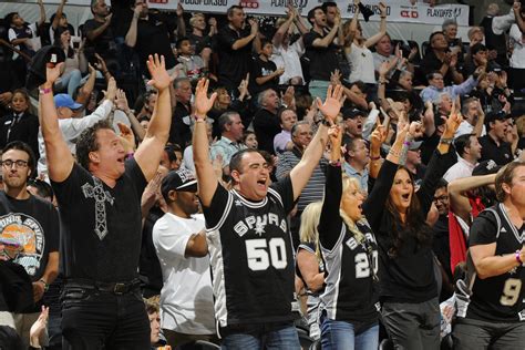 Spurs Fans Wait At Airport To Greet Team After Playoff Loss Sports