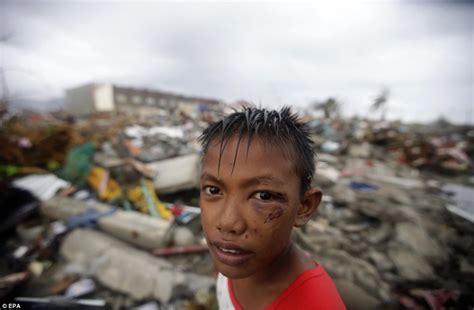 Philippines Typhoon Haiyan Bodies Piled In Streets As Makeshift
